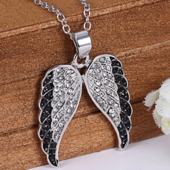 ♨️SALE Austrian Crystal Wing Pendant Necklace - Picture 2 of 5